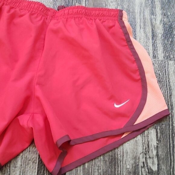 Nike WOMEN'S CORAL 2-IN-1 RUNNING SHORTS, SIZE MEDIUM - Picture 3 of 8